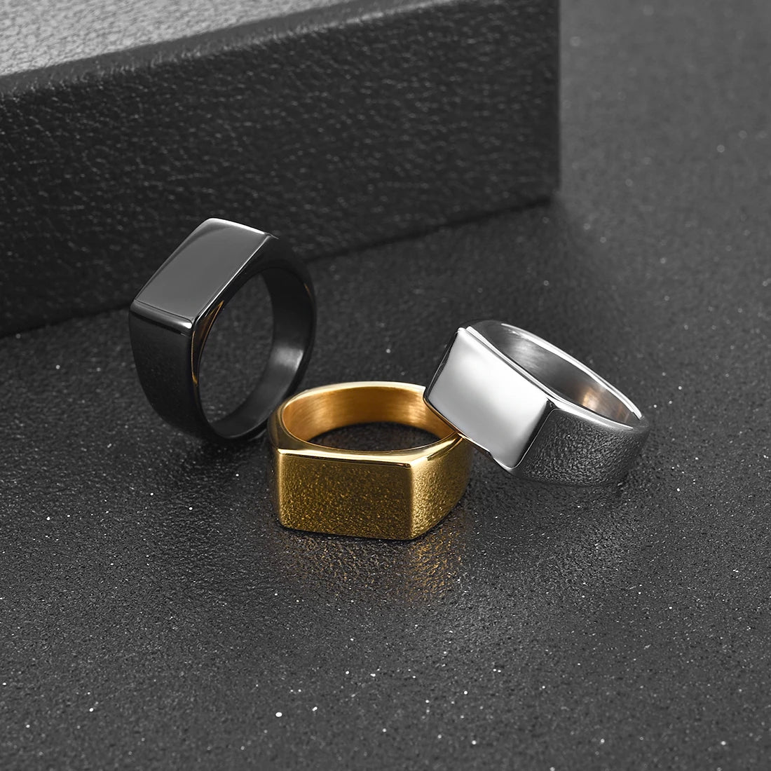 ARISEN™ Signet Gem Ring (Gold)